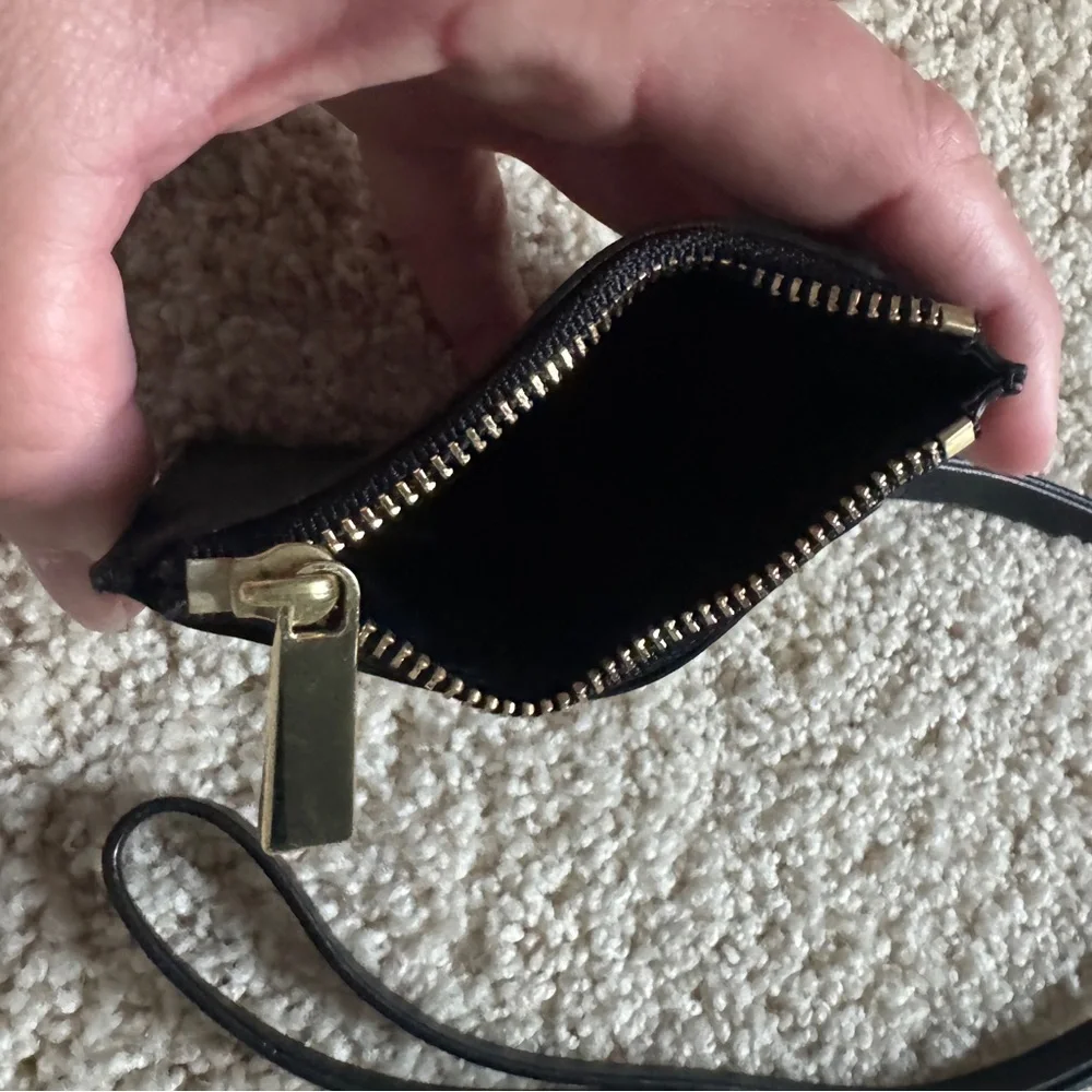 Tory Burch Black Leather Wristlet Card Case with Gold Logo NWOT - Picture 4 of 9